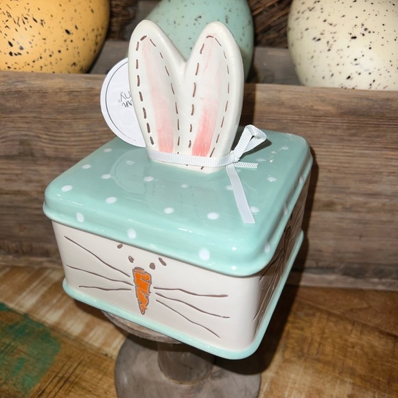 Ceramic Bunny box with lid. NWT - Picture 3 of 5